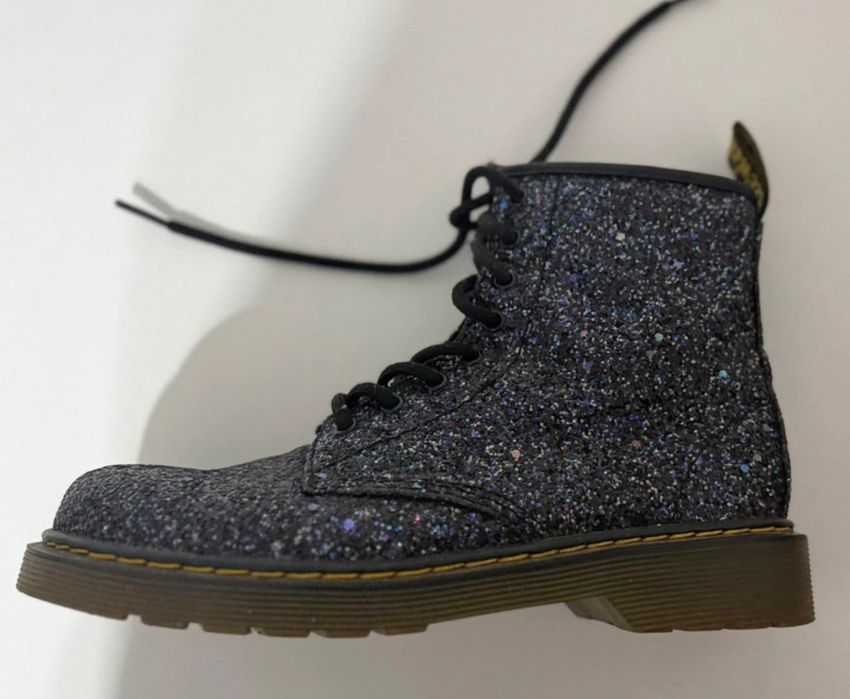 Vând bocanci cu sclipici Dr. Martens
