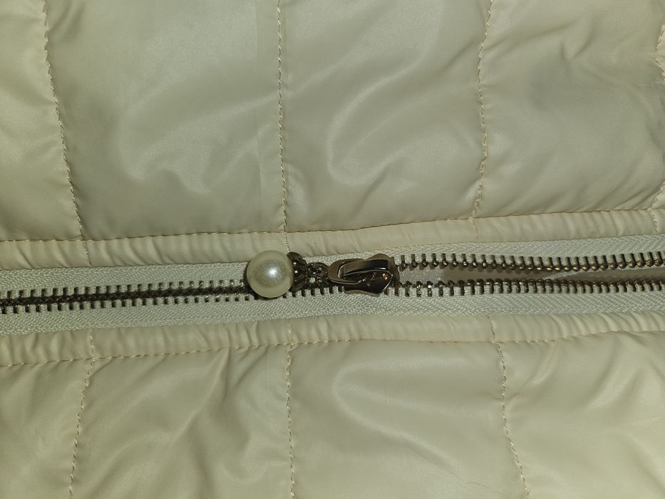 Vand geaca subtire de dama, din fas crem cu broderie S/M