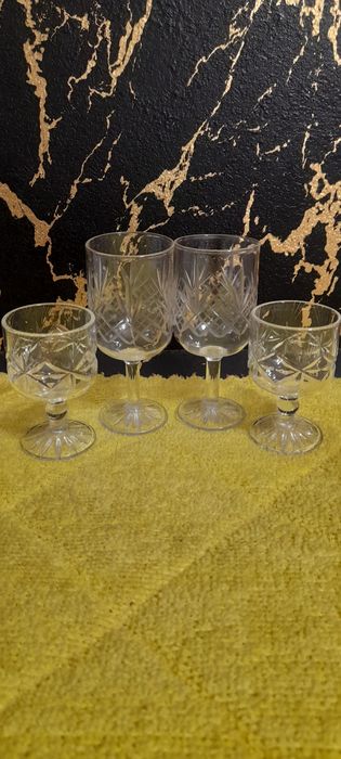 Продам чайник,тарелки разные