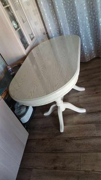 Продается стол