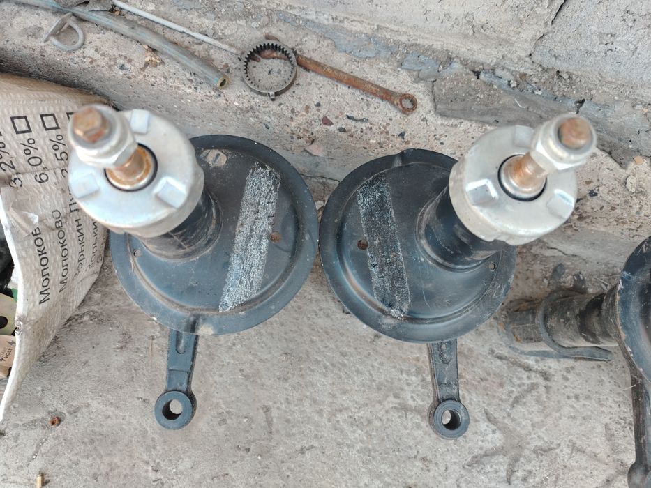 Продам  стойка амортизатор на ваз