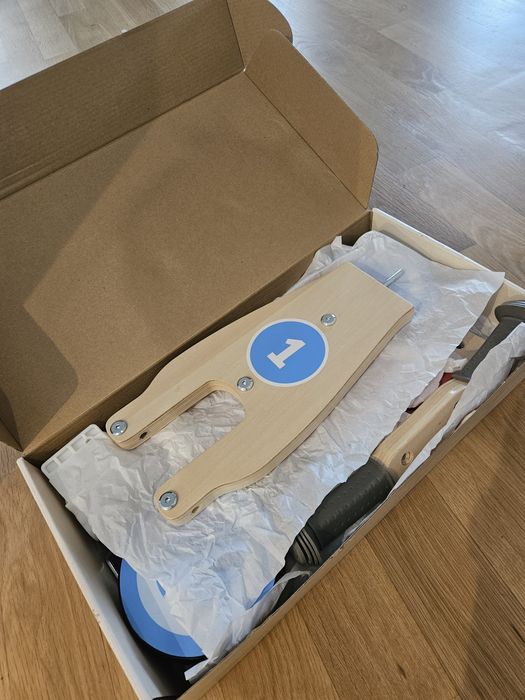 Дървено колело. Дървена триколка без педали.