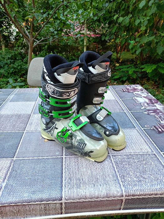 Продавам ски обувки Atomic номер 39.5, 42 и 43