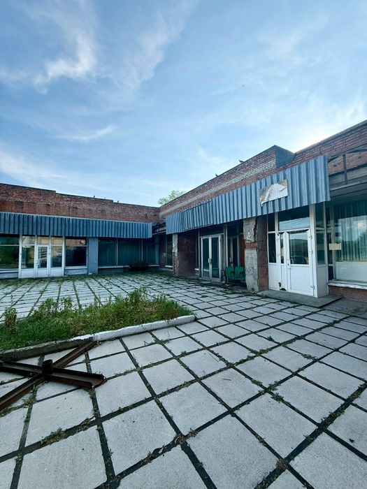 В продаже два магазина в Тарханке