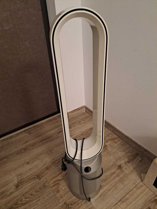 Vând Dyson Purifier Cool – purificator de aer în stare foarte bună.