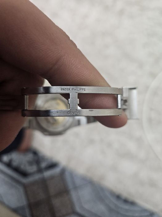 Продавам часовник