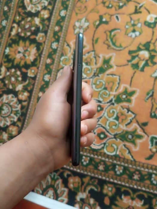Poco x3 pro sal qirilgan joylari bor