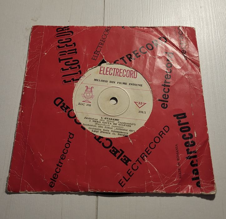 Disc de vinil Electrecord - conține melodii din filme indiene interpretate de Luigi Ionescu și Narghița