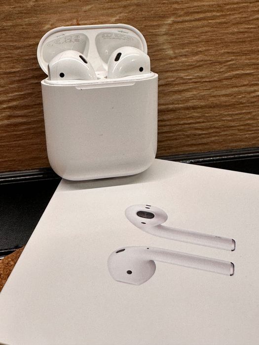 Apple AirPods 2 + подарък