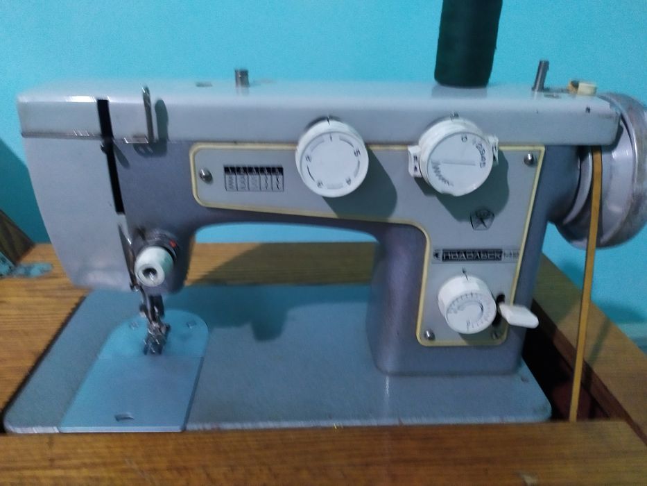 Tikuv mashinkasi Подольск 142