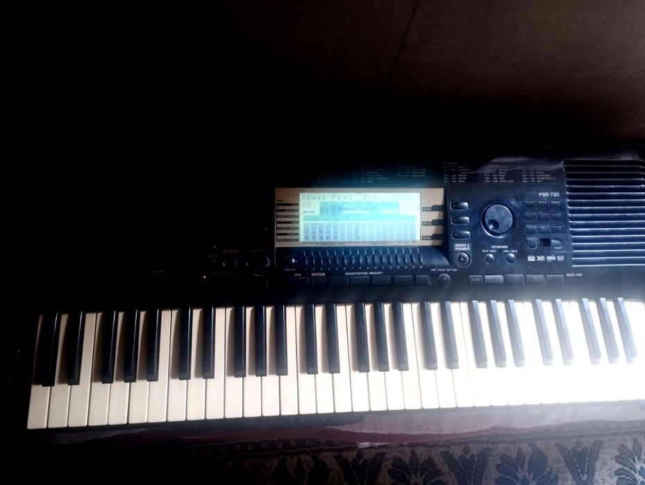Yamaha psr 730 sotiladi