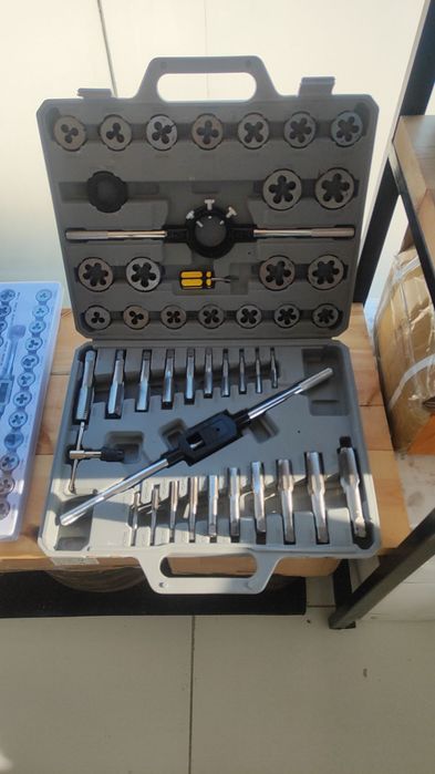 Корончатое сверло, токарные резцы, пластины, абразивные круги, метчики