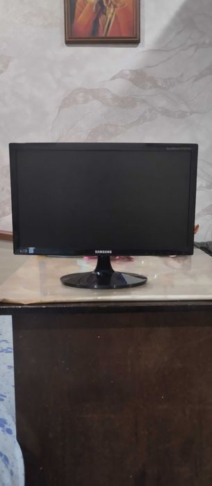 Монитор 19 SAMSUNG