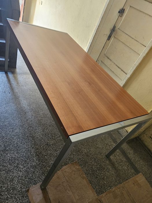 Масивни дървени маси