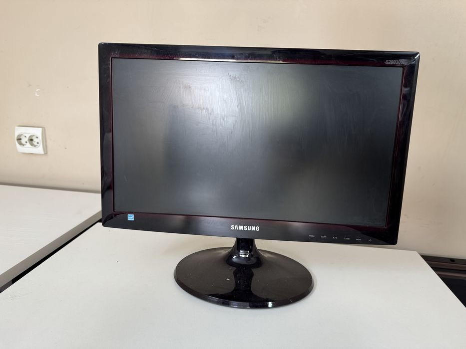 Продам мониторы б/у LG Samsung HP