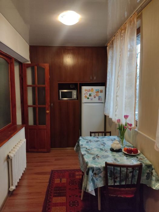 Юнусабад -8 2х комнатная квартира с обстан. переделанная в 3х. СЕТОР