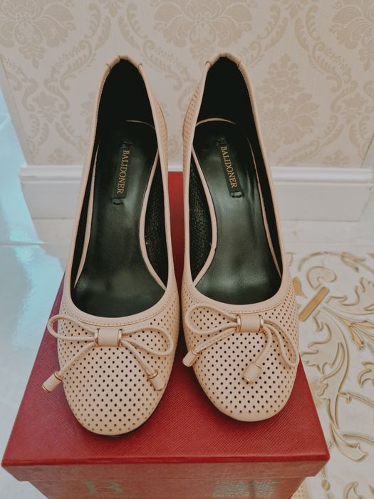 Продам женские туфли