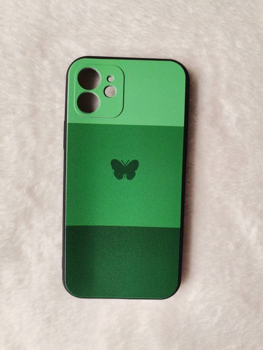 Vând diverse huse și folii