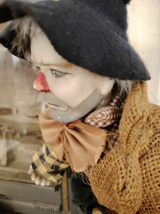 Ръчно изработена кукла клошар за декорация