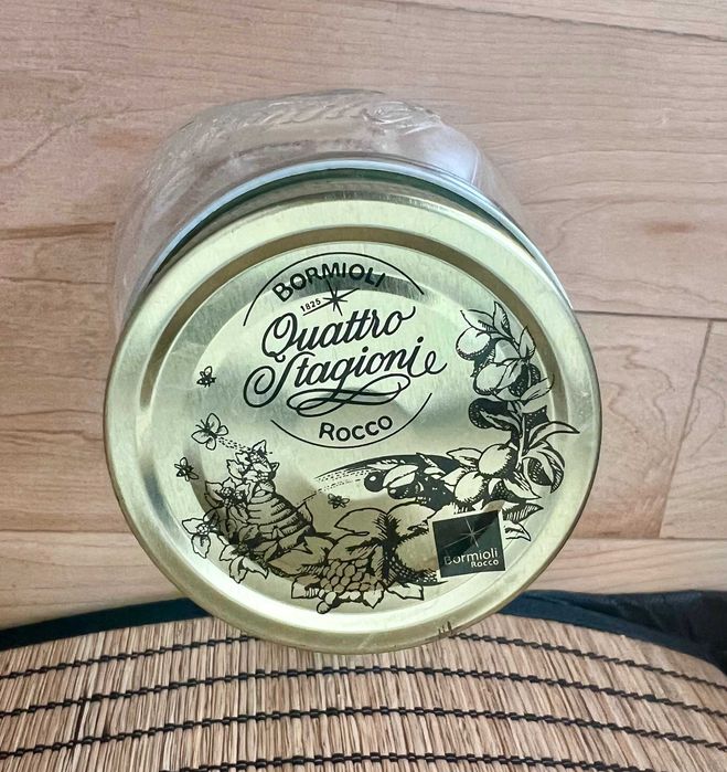 Комплект стъклени буркани (Bormioli Rocco) + вакуум помпа PIKA за продажба.
