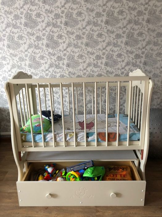 Манеж с маятником и матрасом