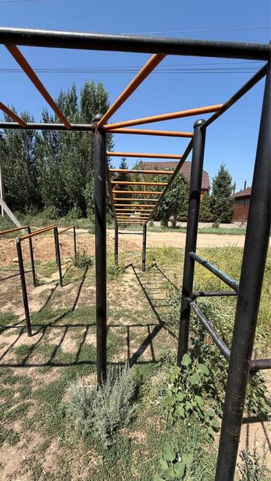 Металлическая игровая площадка