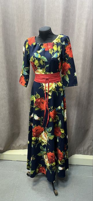 Платье нарядное длинное