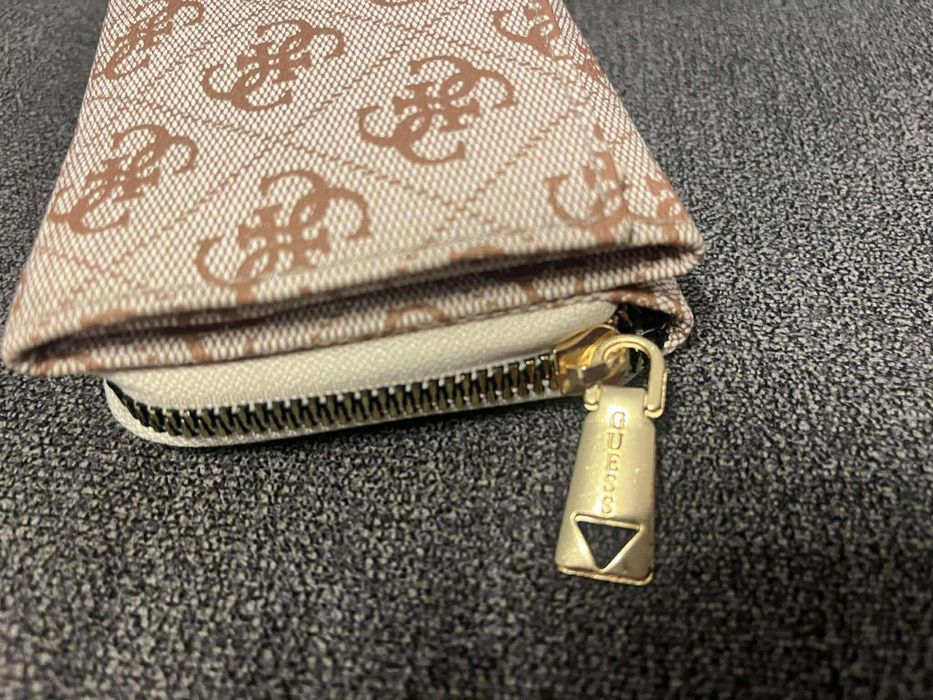 Последни бройки! Оригинални портмоне Guess
