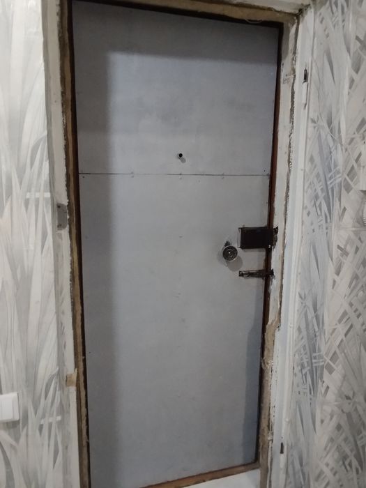 Продам дверь металлическую б/у