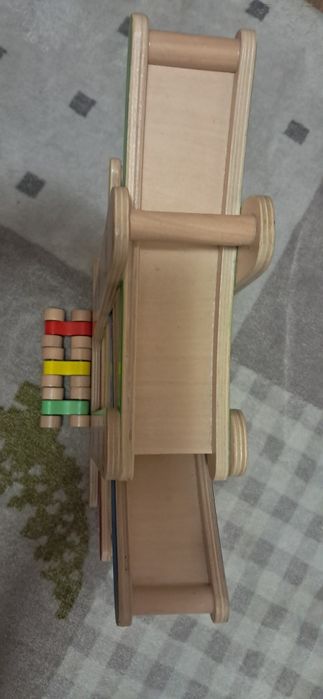 Дървена играчка с три коли и играчка футбол