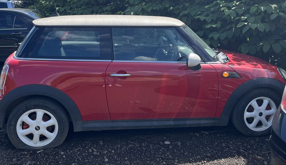 Mini Cooper,roșu.