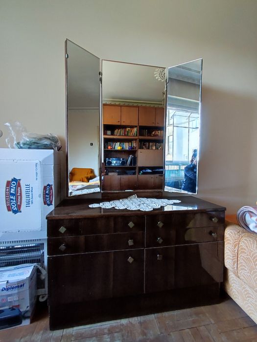 Обзавеждане за спалня-гардероб, легло, ракла