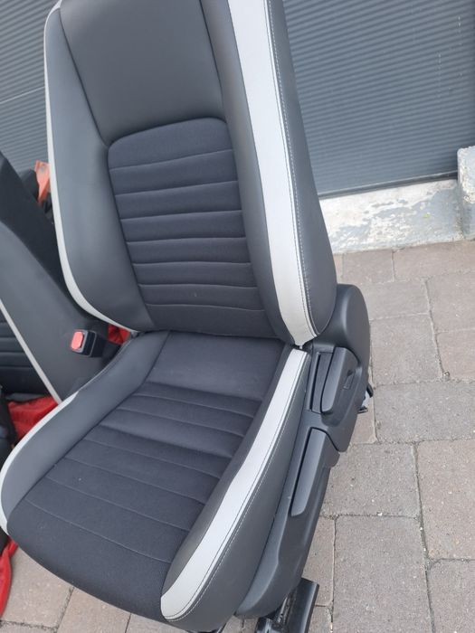 Interior semi-piele lexus is 300h impecabil