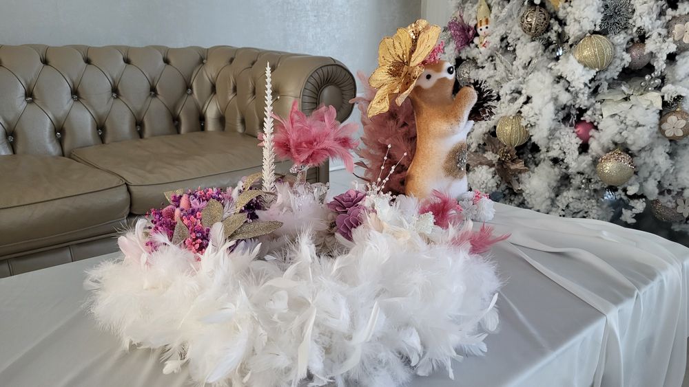 Cadouri -  Coronita Ornata cu Pene Naturale - Diametru 40 cm