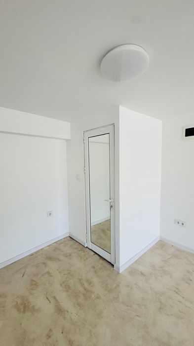 Отдава под наем помещение със статут гараж 29,5 м.кв. София Прощад Папа Йоан Павел II N 3