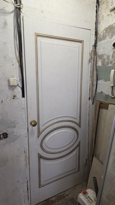 Двери межкомнатные б/у