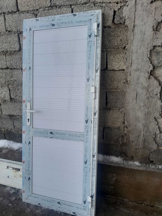 Темір есіктер, выходные двери