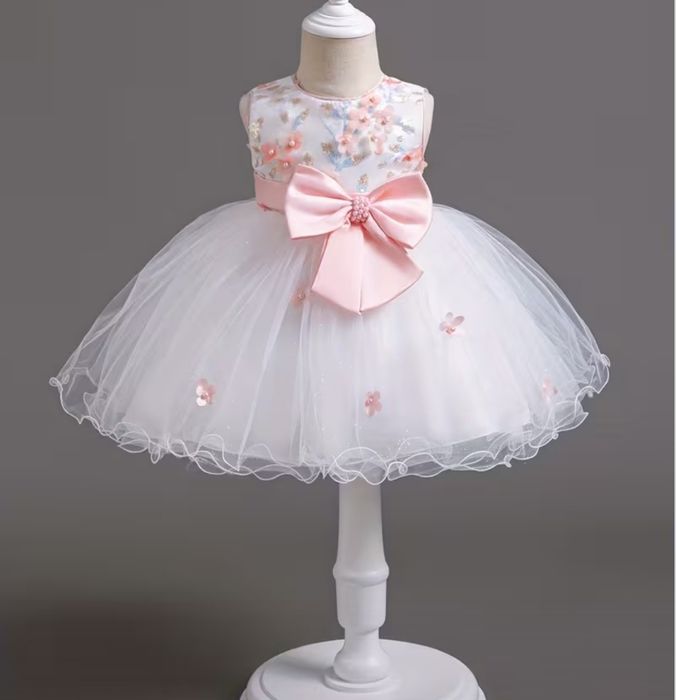 Продам платье для девочки размер 120