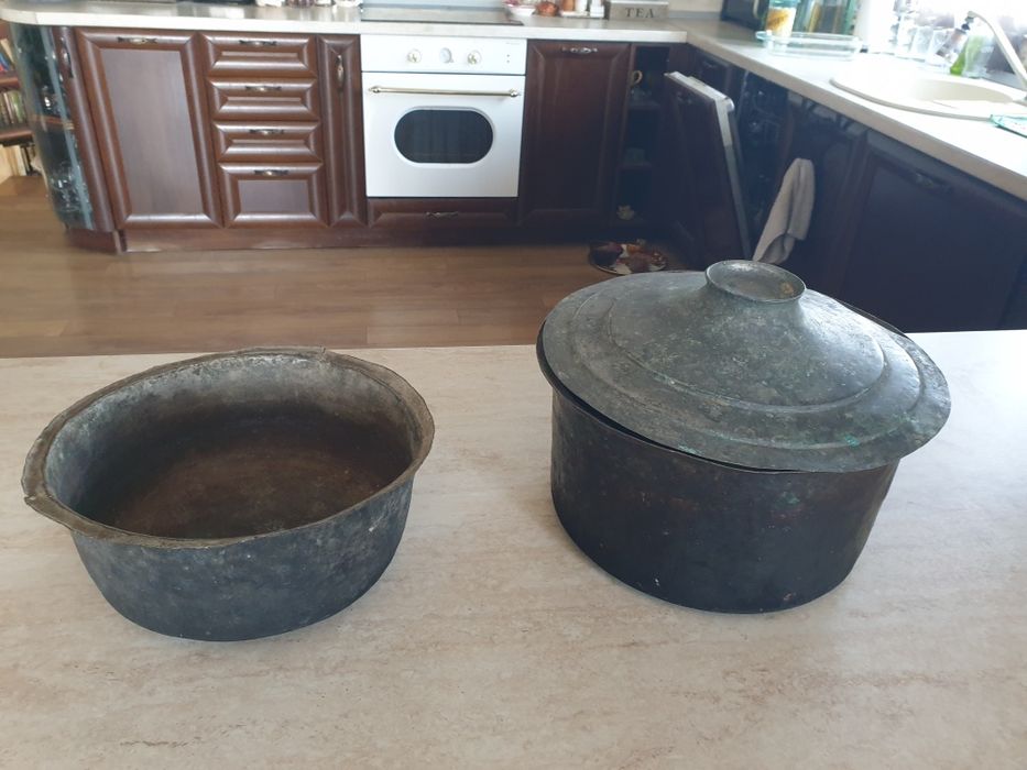 Стари 100-годишни медни съдове и подарък