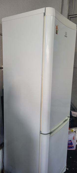 Продам холодильник индезит