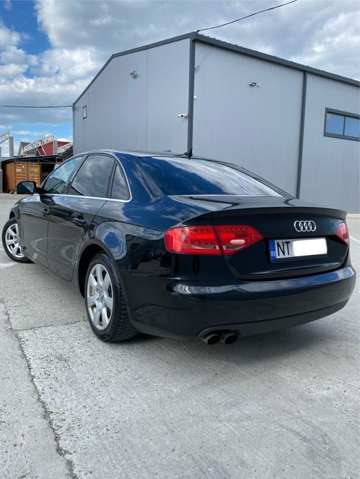 Vând Audi A4 Benzina