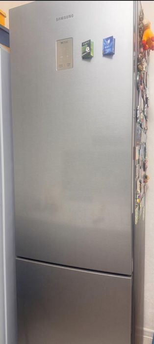 Продам срочно холодильник самсунг