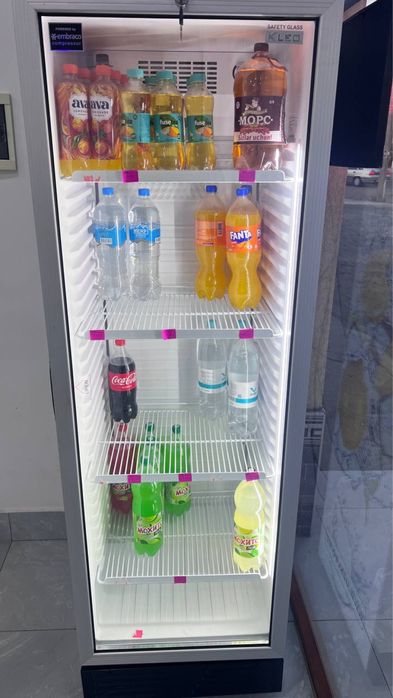 Витрина холодильник  сотилади