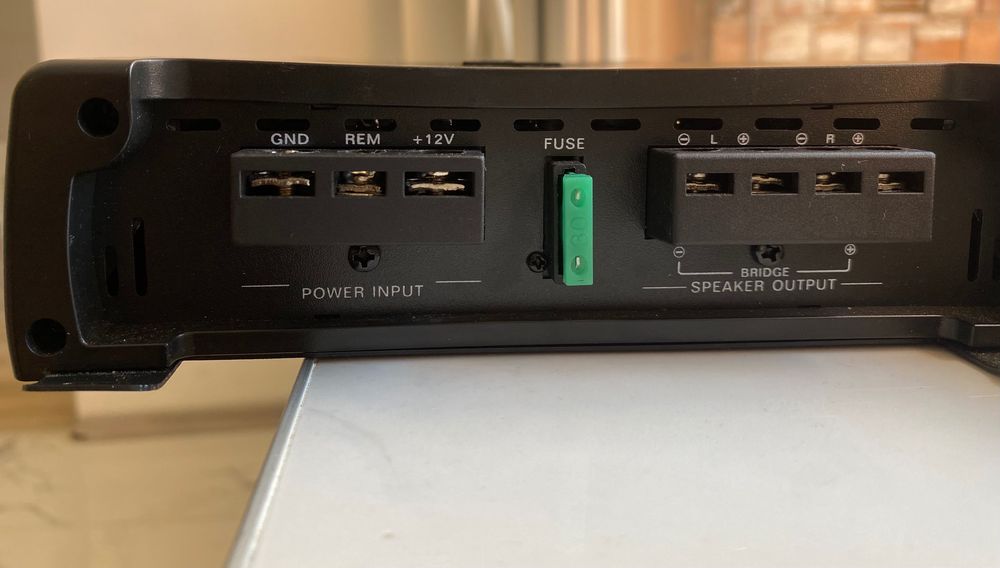 Продавам усилвател Thunder TCA-2087 – 2 канален 1600W (MAX).
