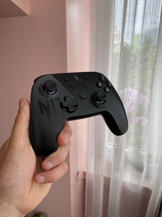 Controller wireless Gamaing-Desing Modern & Confortabil.