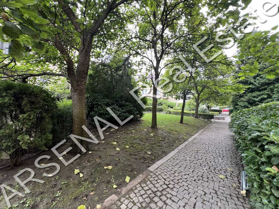 Много хубав, цветен 3-стаен апартамент под наем, кв.Кръстова вада