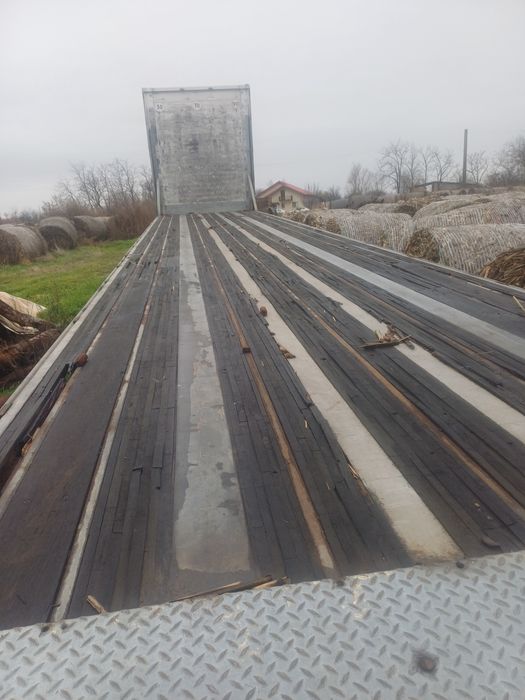 Vând platformă pentru baloti