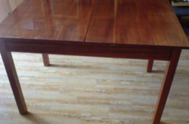 Стол в хорошем состоянии. 4 шт