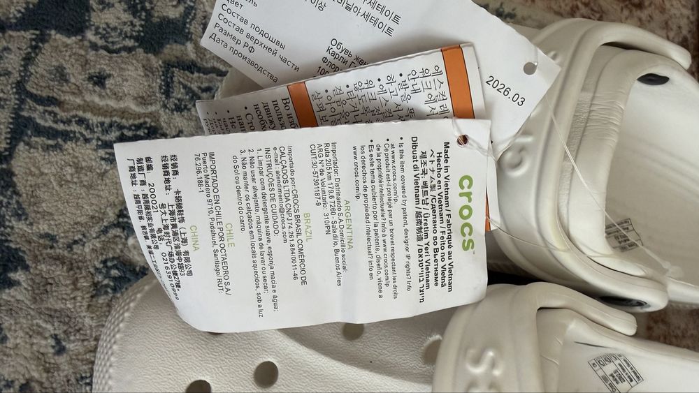 Продам crocs новые