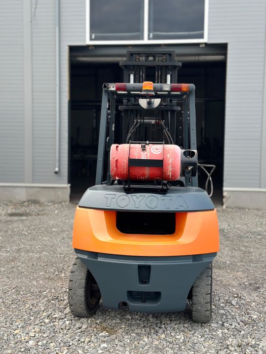 Vand stivuitor Toyota 02-7FG40